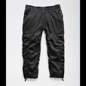 The North Face WOMEN'S APHRODITE 2.0 CAPRIS (NWOT)